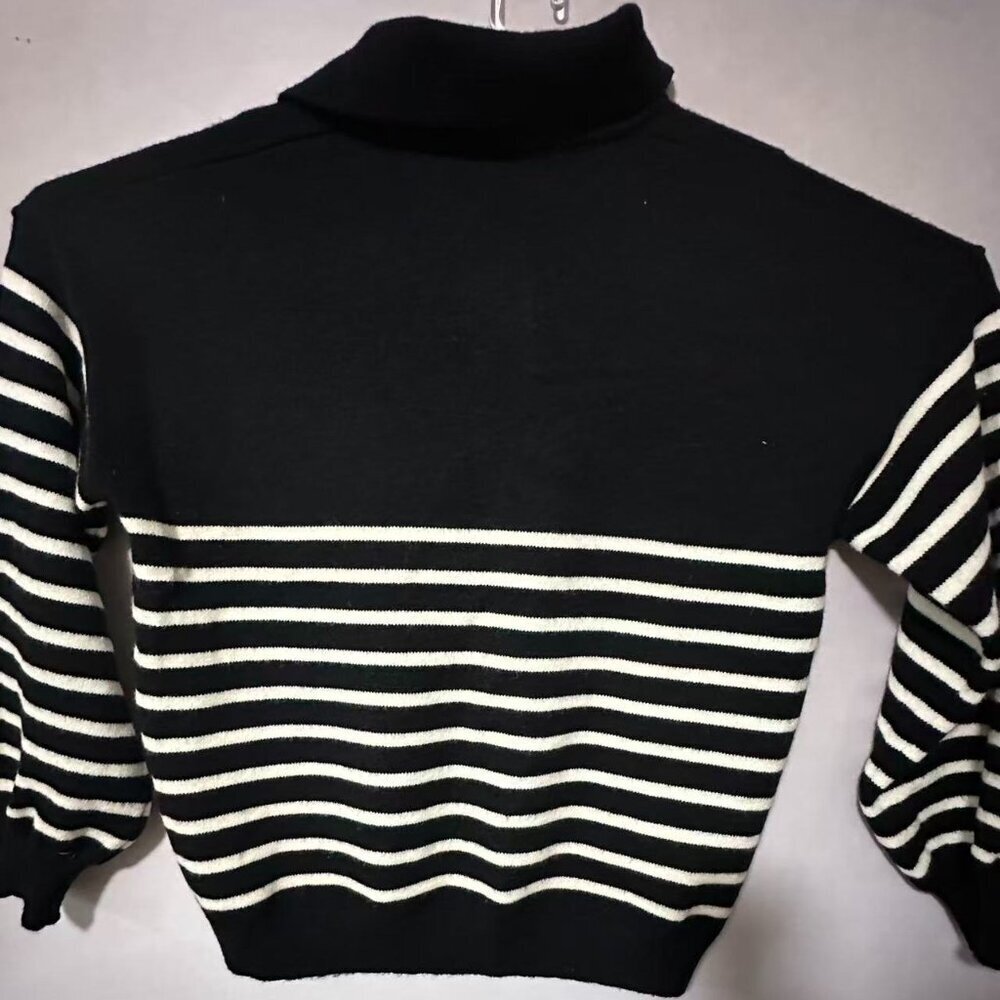 Black and White Striped Women's Sweater （L/XL） - Picture 7 of 16